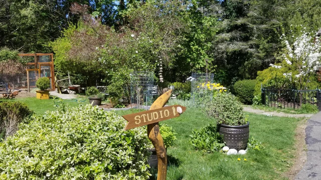 Sacred Pilgrimage Studio Guest House Metchosin ภายนอก รูปภาพ